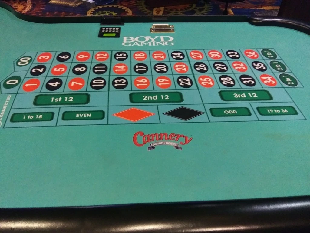 00 roulette table game felt at Cannery Casino