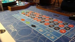 Triple zero roulette, 000 roulette, Strat table game