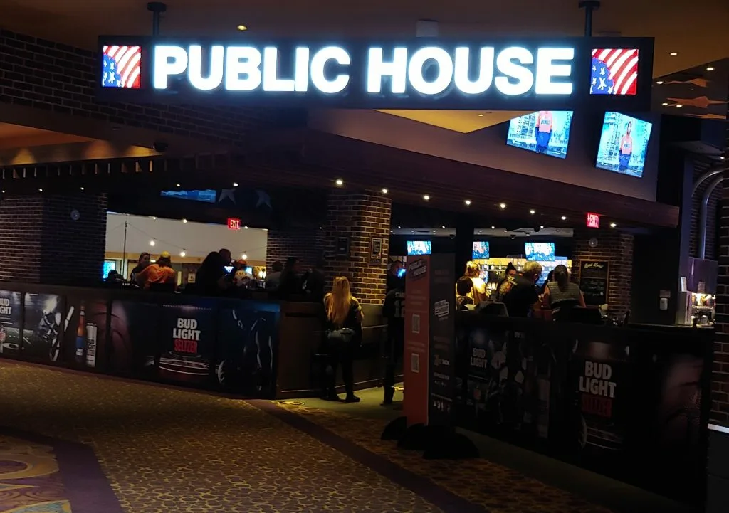 Public House at Luxor Casino